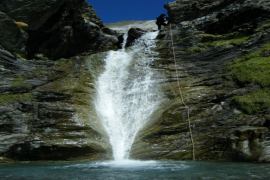 Belle cascade ouverte et jolie vasque - Pyrenees - Espagne